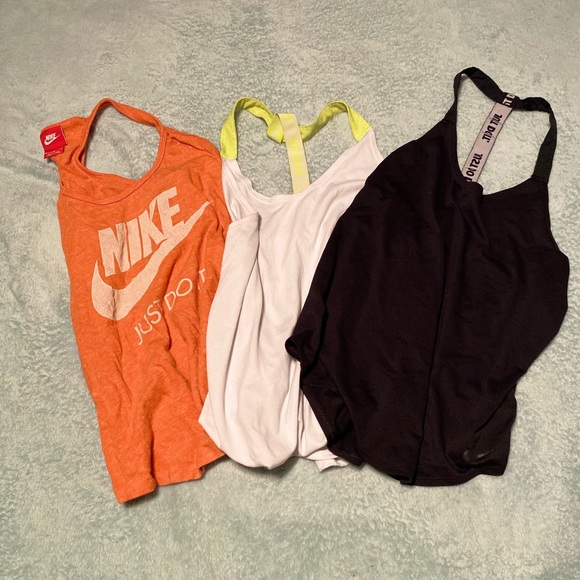 3 Nike tank tops - Picture 3 of 3